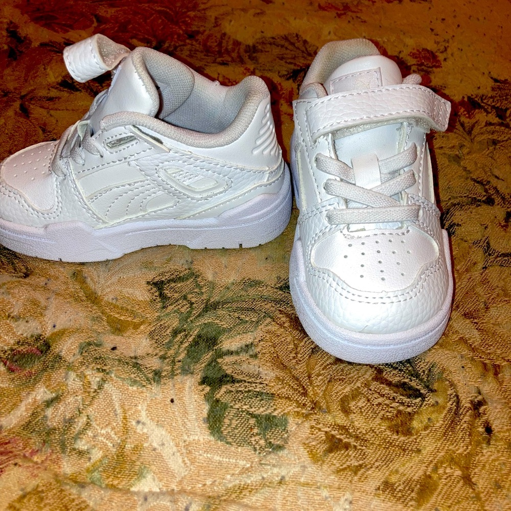 New White toddler Puma mid top sneakers size 5